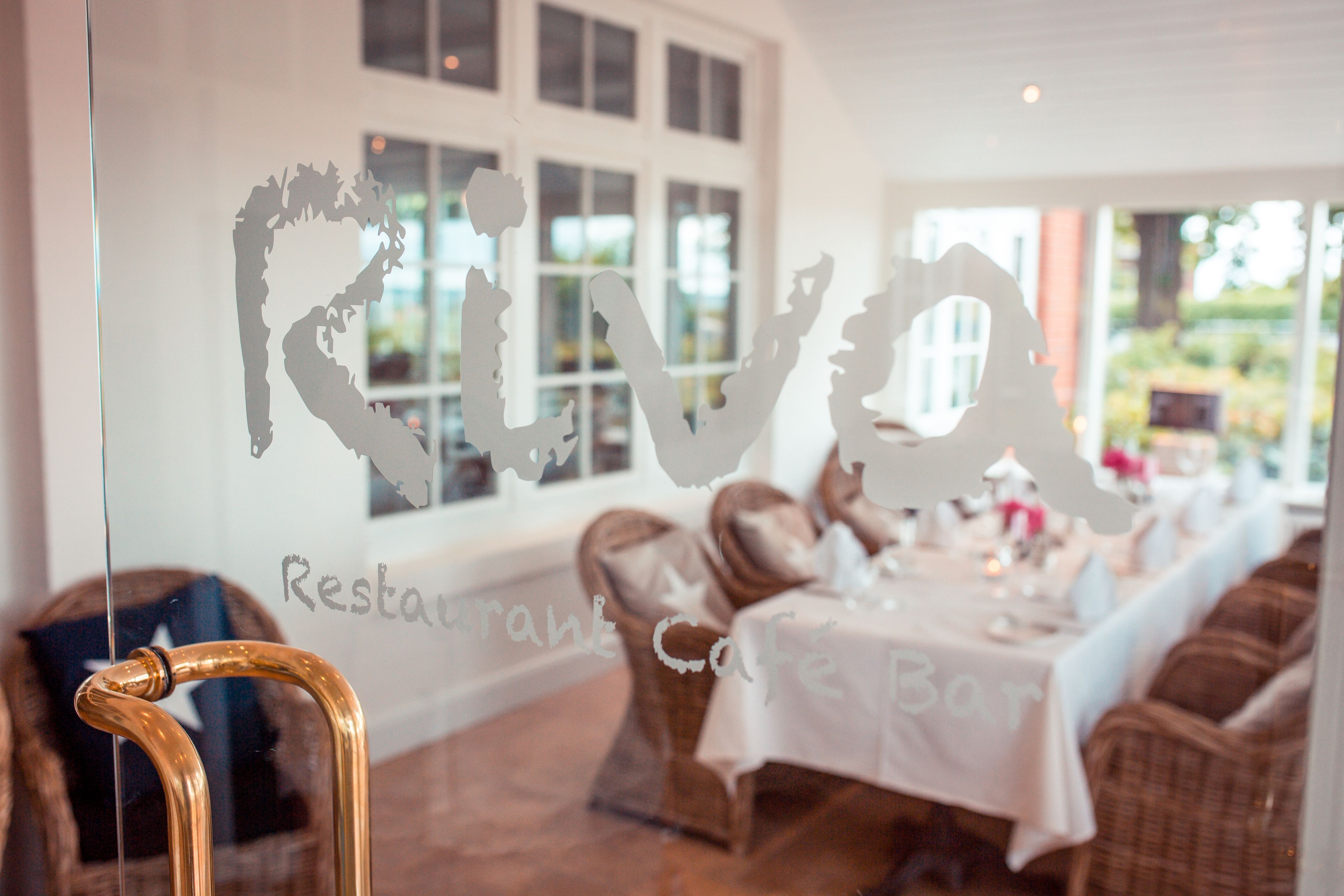 lunch and dinner served, regional cuisine