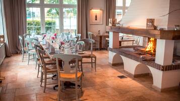 Lunch and dinner served, Regional cuisine