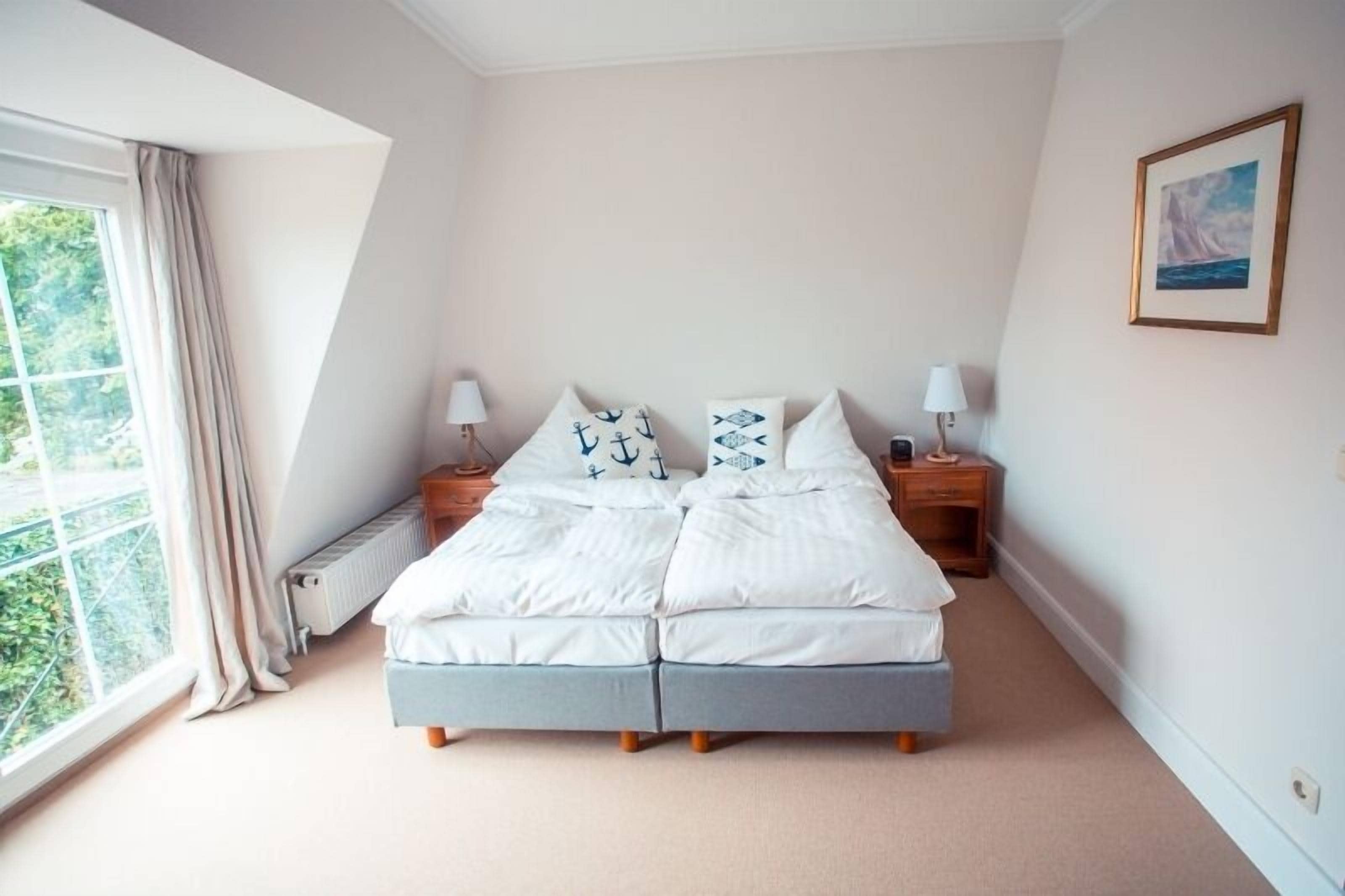 in-room safe, soundproofing, cots/infant beds, rollaway beds