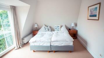 Caja de seguridad en la habitación, insonorización, cunas y camas extra