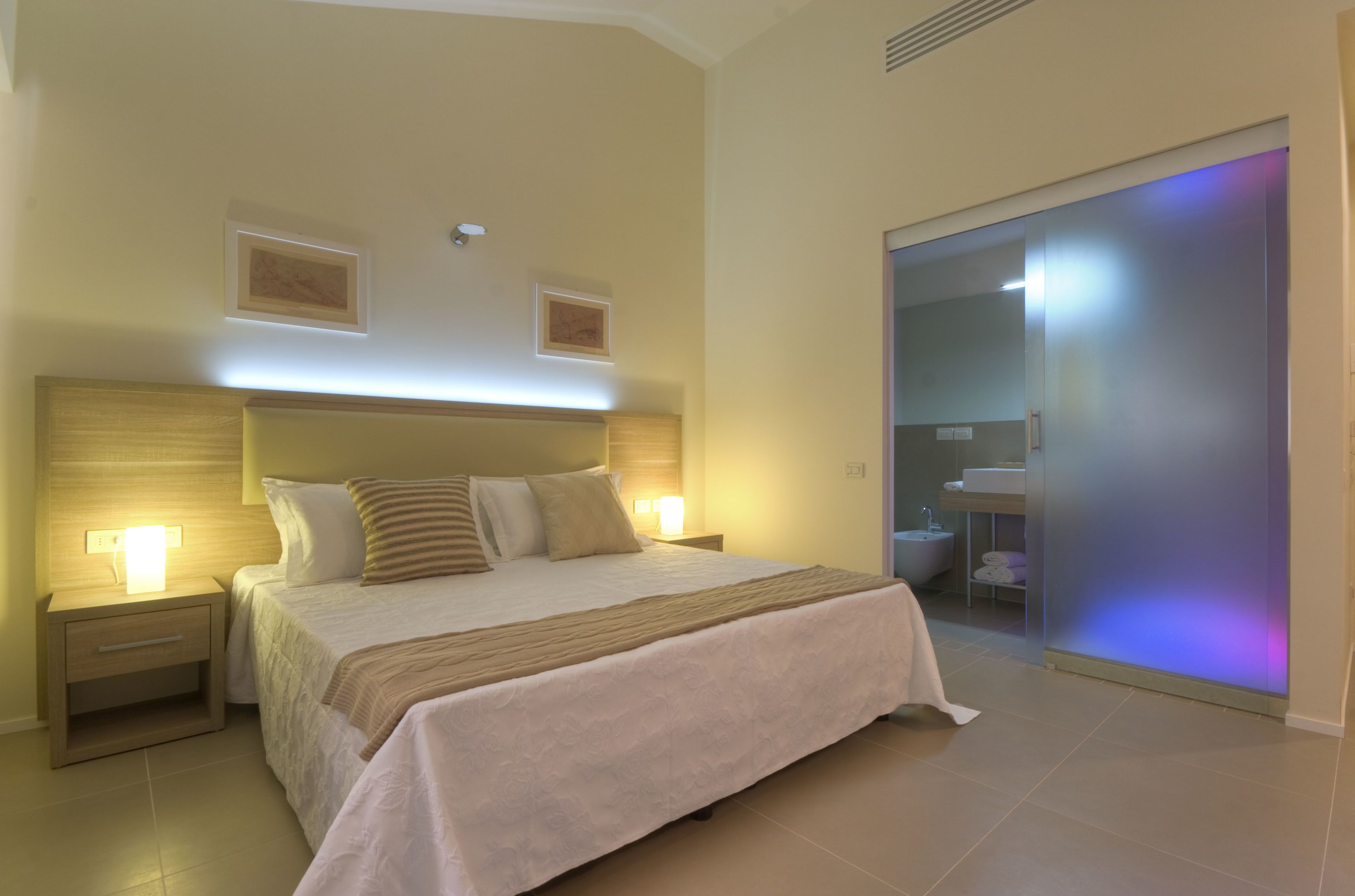deluxe double room | premium bedding, minibar, in-room safe, desk