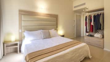 Classic Triple Room | Premium bedding, minibar, in-room safe, desk