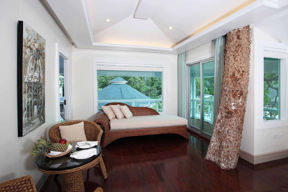 in-room safe, laptop workspace, blackout curtains, free wifi