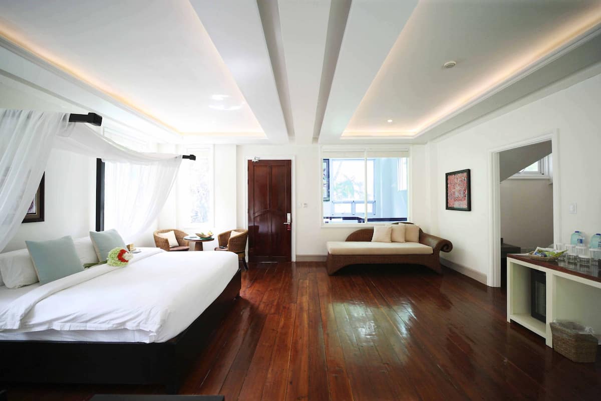In-room safe, laptop workspace, blackout drapes, free WiFi