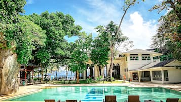 Suite, terrasse, delvis sjøutsikt | Bad | Dusj, regndusjhode, designertoalettartikler og hårføner