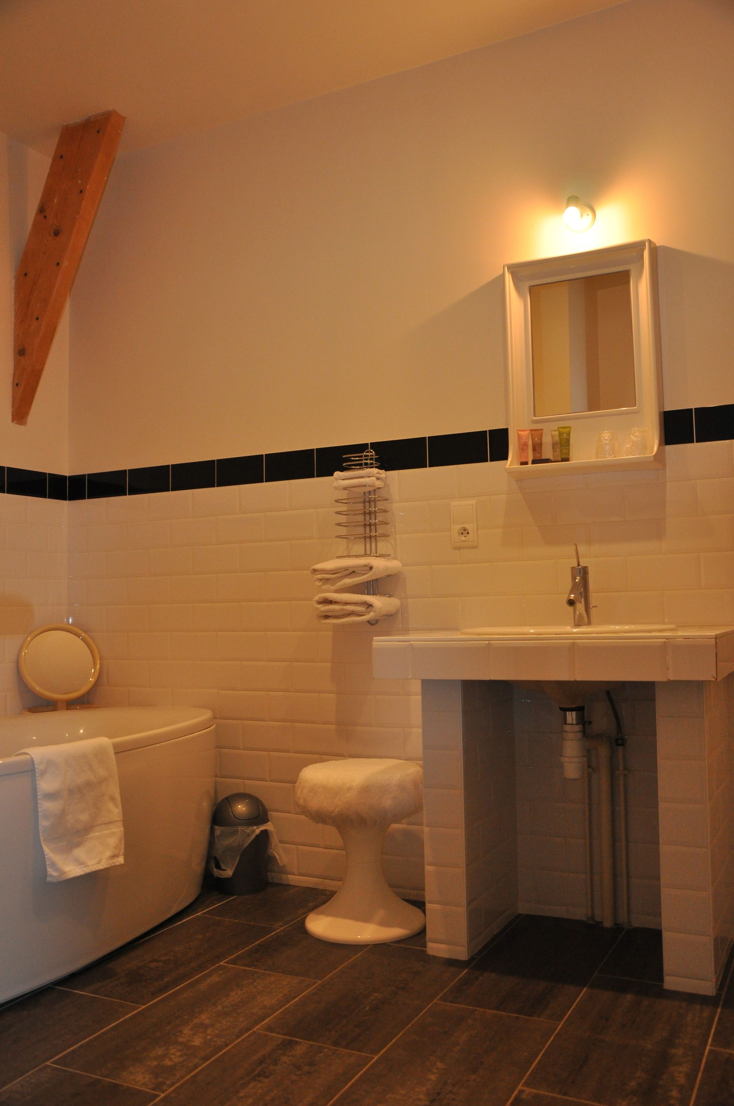 Family Room (4 persons) | Bathroom | Free toiletries, towels