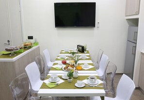 Sudah termasuk sarapan prasmanan setiap hari