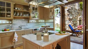 Espresso maker, electric kettle