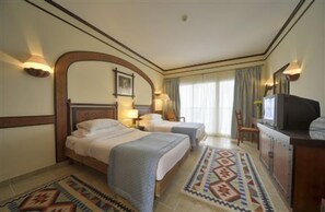 Minibar, in-room safe - Tiran Island Hotel (Sharm El Sheikh)