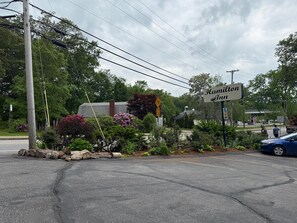 Exterior - Hamilton Inn (Sturbridge)