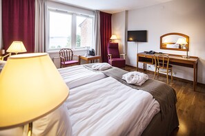 Superior Double with Lakeview | Desk, iron/ironing board, free WiFi, bed sheets - First Hotel Bengtsfors (Bengtsfors)