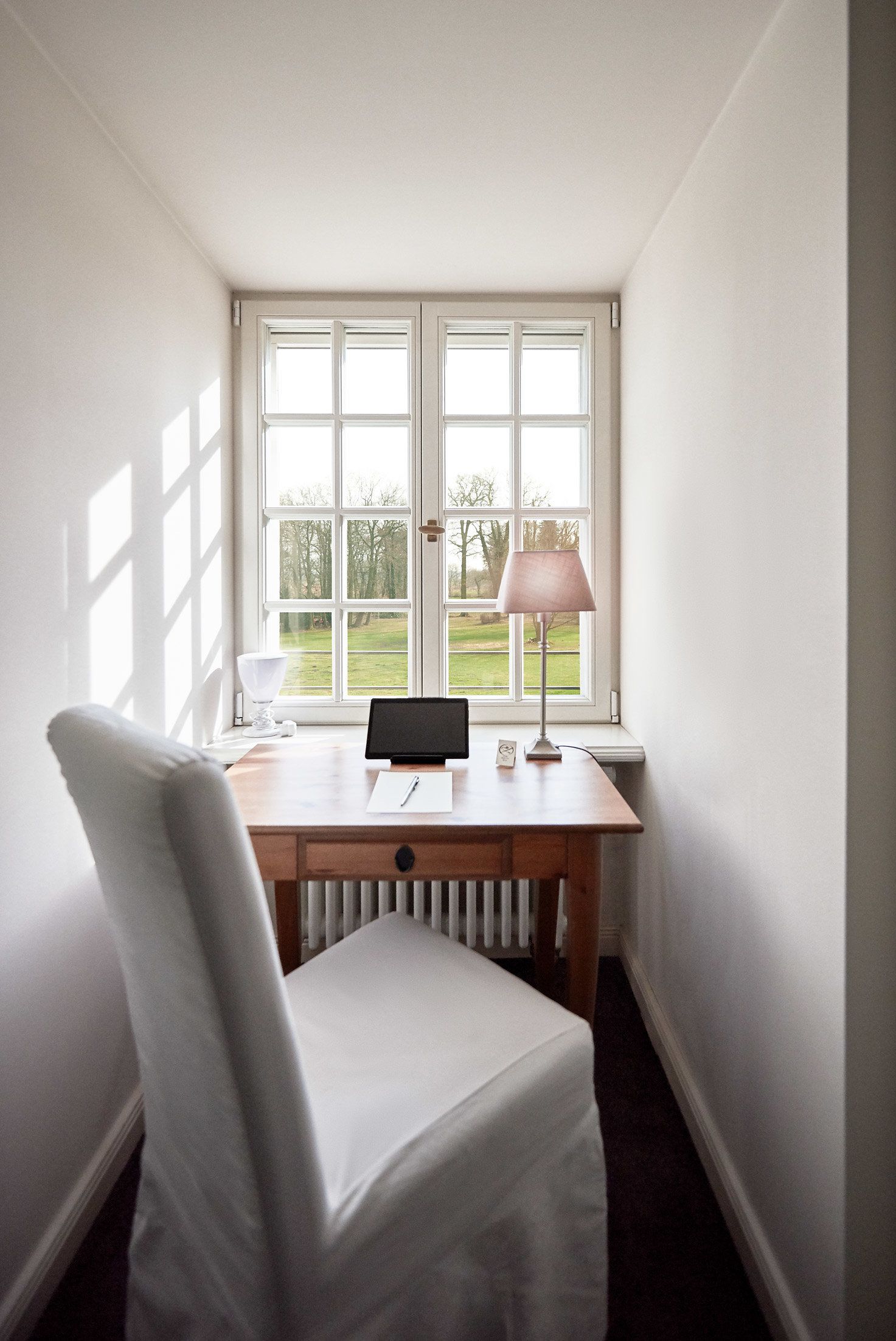 single room | minibar, in-room safe, desk, iron/ironing board