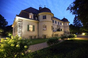 Façade de lâhĂ©bergement - soirĂ©e/nuit