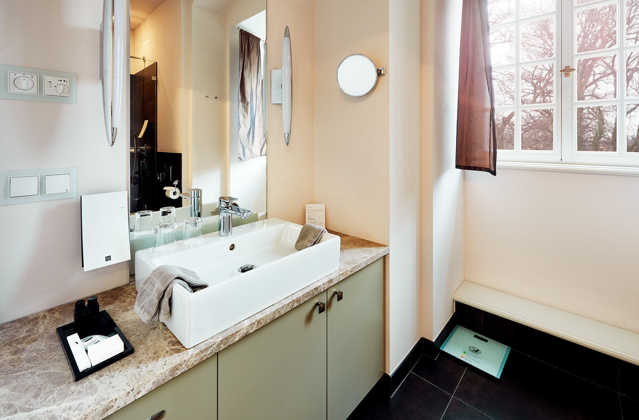 junior suite (deluxe) | minibar, in-room safe, desk, iron/ironing board