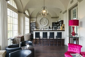 Bar (en la propiedad)