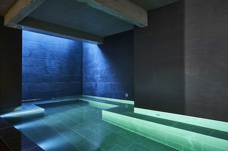 Bañera de hidromasaje interior