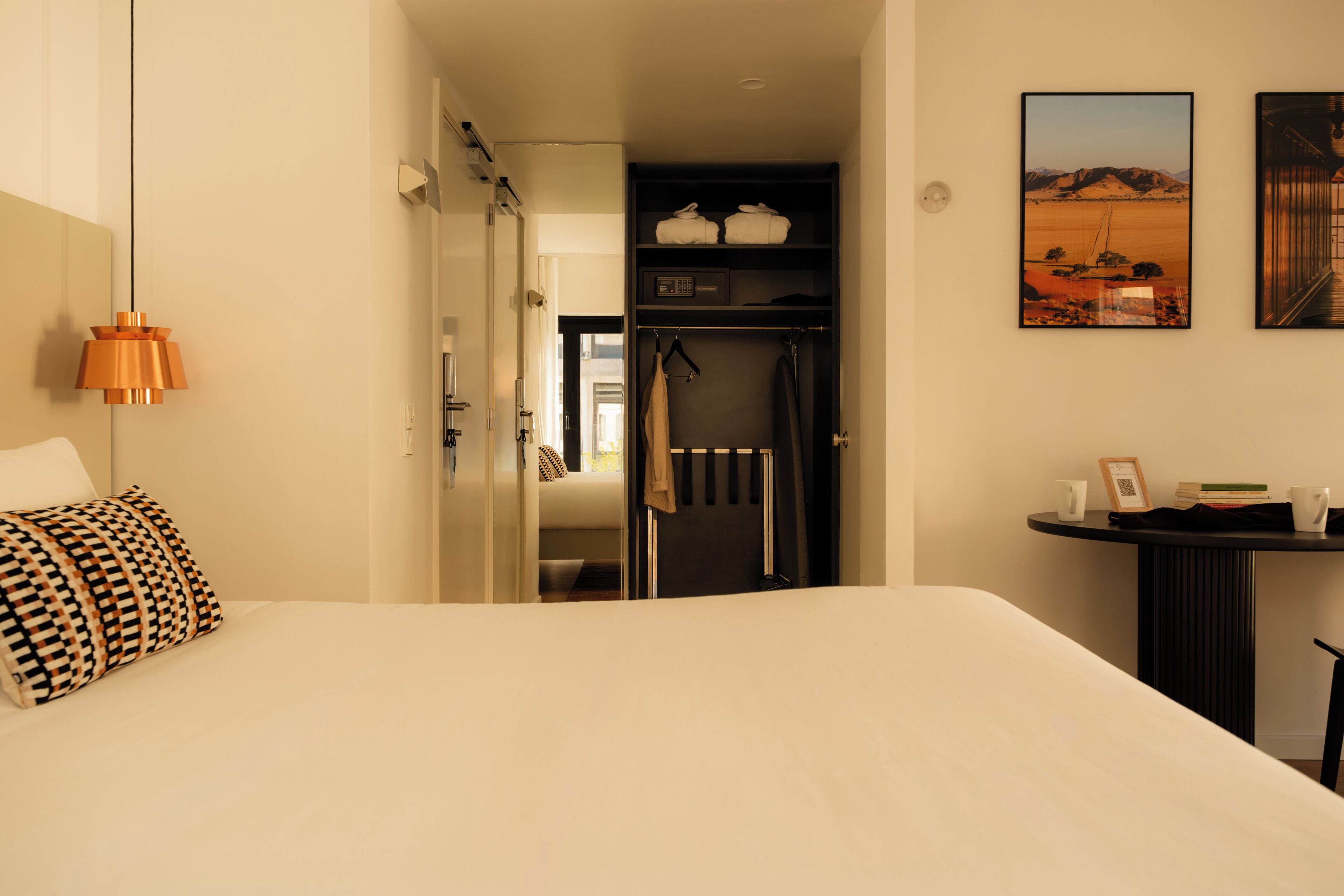 Ropa de cama de alta calidad y minibar 
