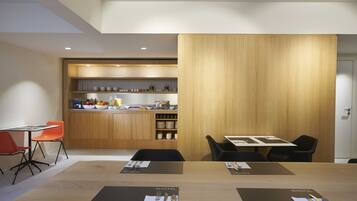 Daily continental breakfast (EUR 23 per person)