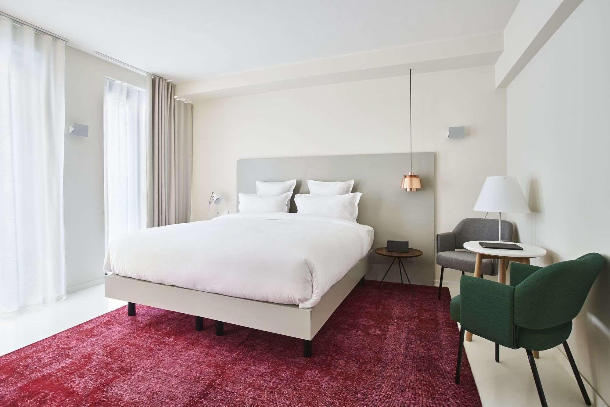 Ropa de cama de alta calidad y minibar 
