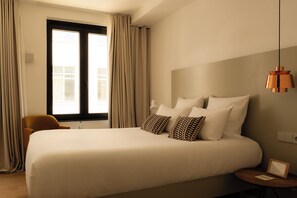 Premium bedding, minibar, in-room safe, desk - 9Hotel Sablon (Brussels)