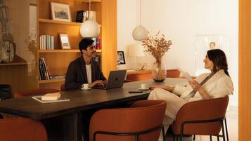 Coin salon dans le hall