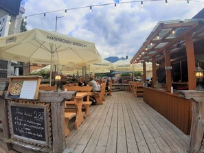 S'hi serveixen dinars, sopars i plats de cuina polonesa 