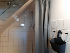 Standard Double Room, 2 Twin Beds | Bathroom | Shower, free toiletries, towels - Resort Kasprowy Wierch (Zakopane)