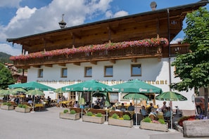 Terrace/patio - Gasthof Batzenhaeusl (Seefeld in Tirol)