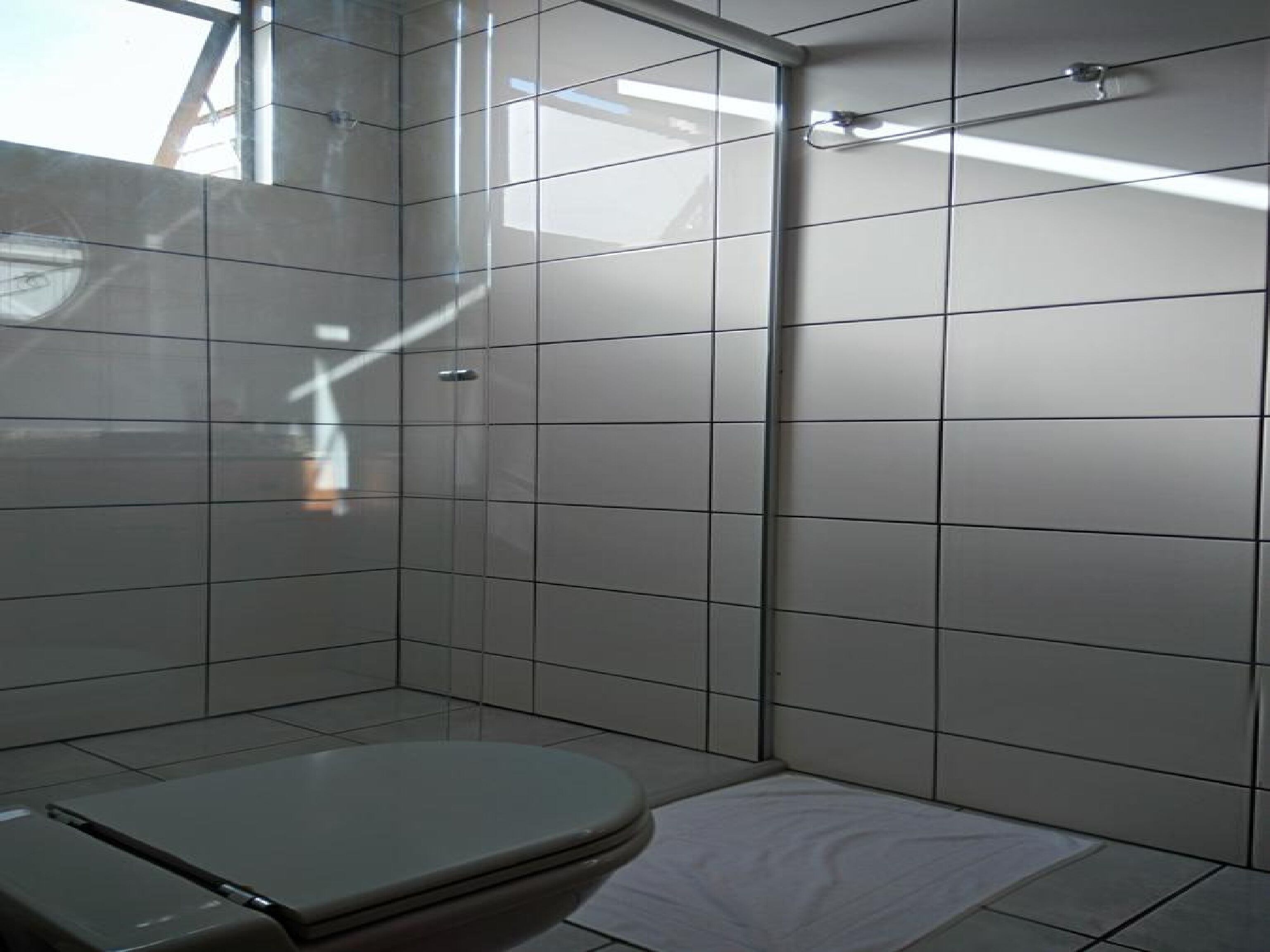 family room | bathroom | combined shower/bathtub, free toiletries, towels, soap