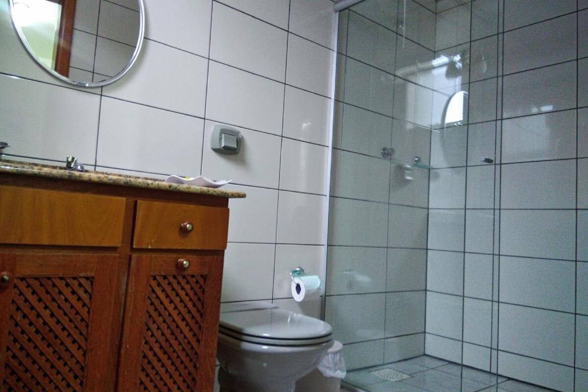 Superior tweepersoonskamer | Badkamer | Een bad/douchecombinatie, gratis toiletartikelen, handdoeken, zeep
