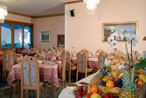 Mittagessen und Abendessen, regionale Küche