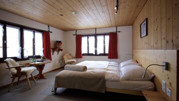 Tallelokero huoneessa, ilmaiset vauvansängyt, ilmainen Wi-Fi