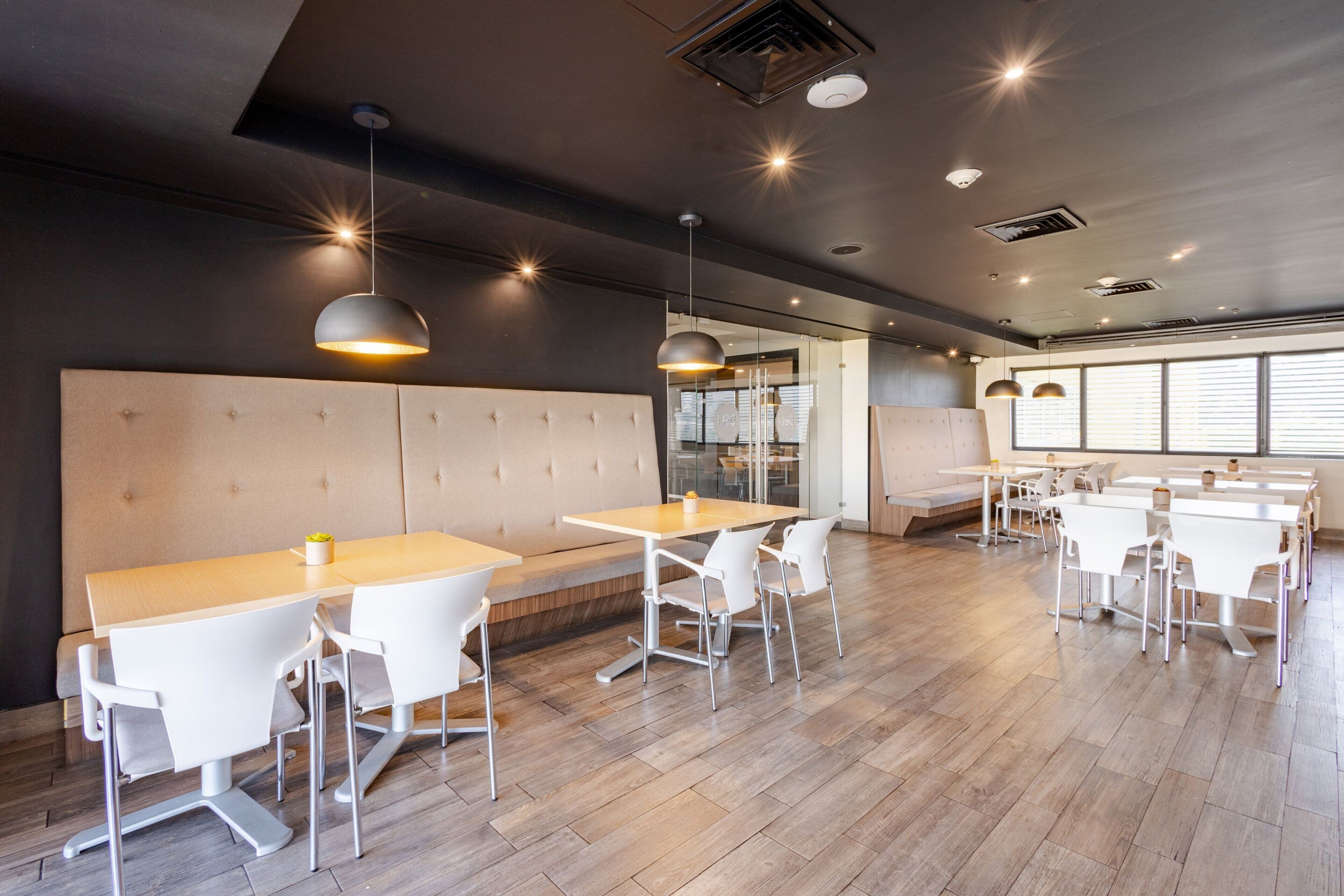 Se sirven desayunos, comidas y cenas 