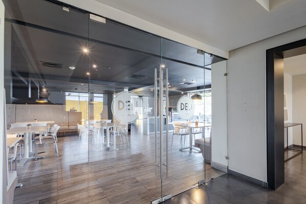 Breakfast, lunch and dinner served - City Express by Marriott Guadalajara Aeropuerto (El Salto)