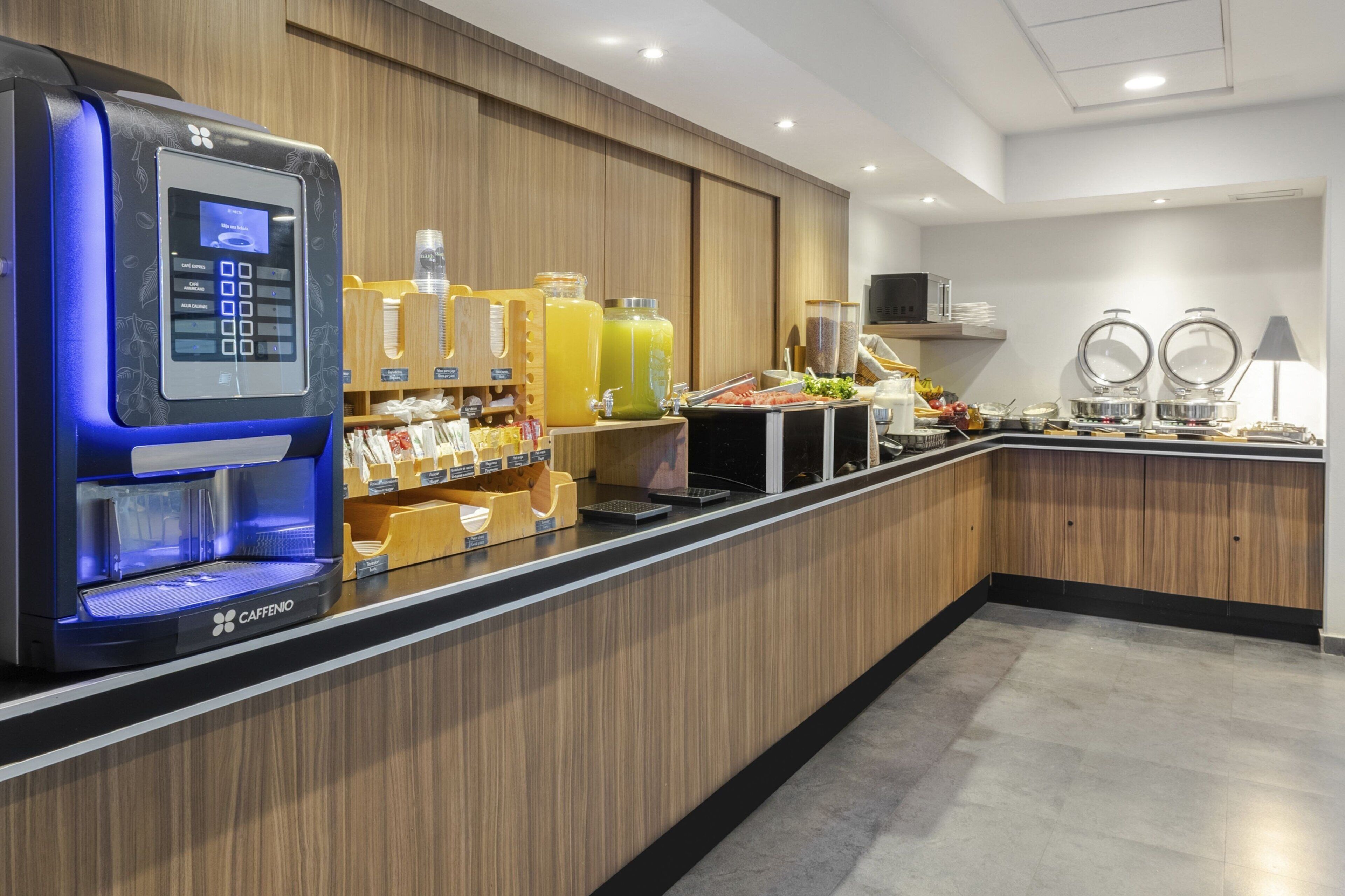 free daily full breakfast