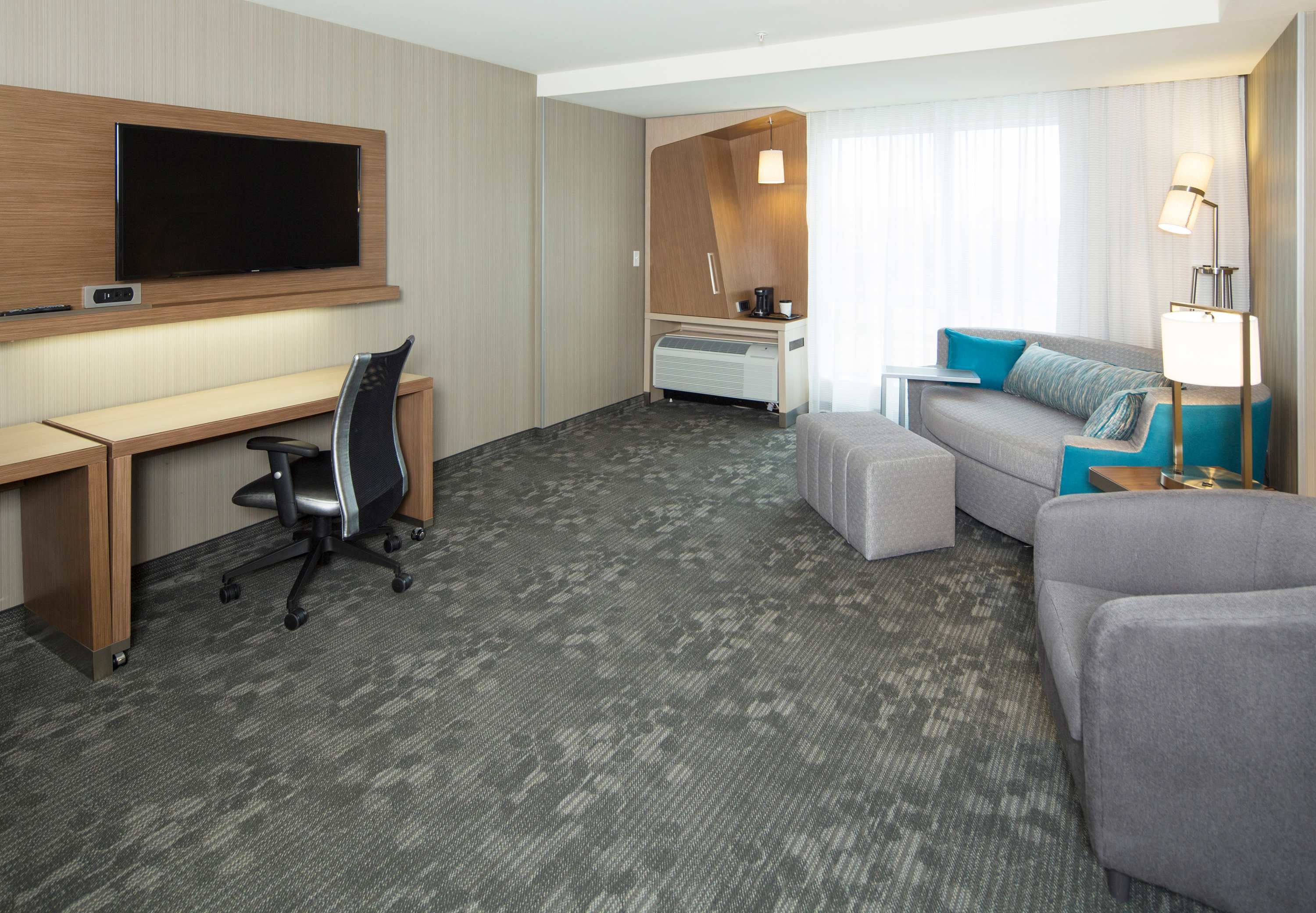 desk, laptop workspace, iron/ironing board, free wifi