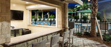 Poolside views, serves lunch, dinner and brunch