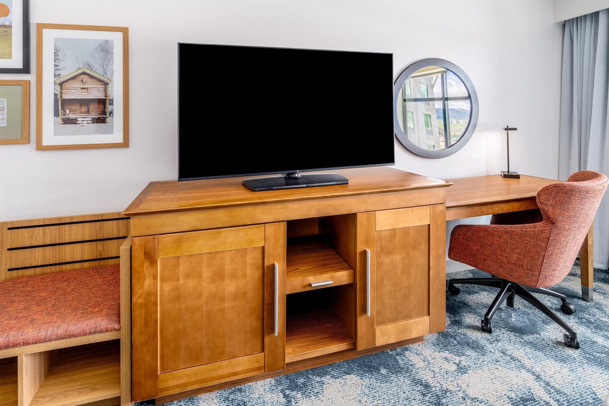 Cortinas opacas, tabla de planchar con plancha, wifi gratis