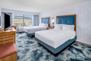 Kamer, 2 queensize bedden, koelkast, uitzicht op bergen | Verduisterende gordijnen, een strijkplank/strijkijzer, gratis wifi