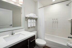 Studio, 1 King Bed with Sofa bed | Bathroom | Combined shower/tub, free toiletries, hair dryer, towels