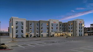 A multi-story hotel with a modern design, featuring a central entrance and multiple parking spaces. - TownePlace Suites by Marriott Waco South (Waco)