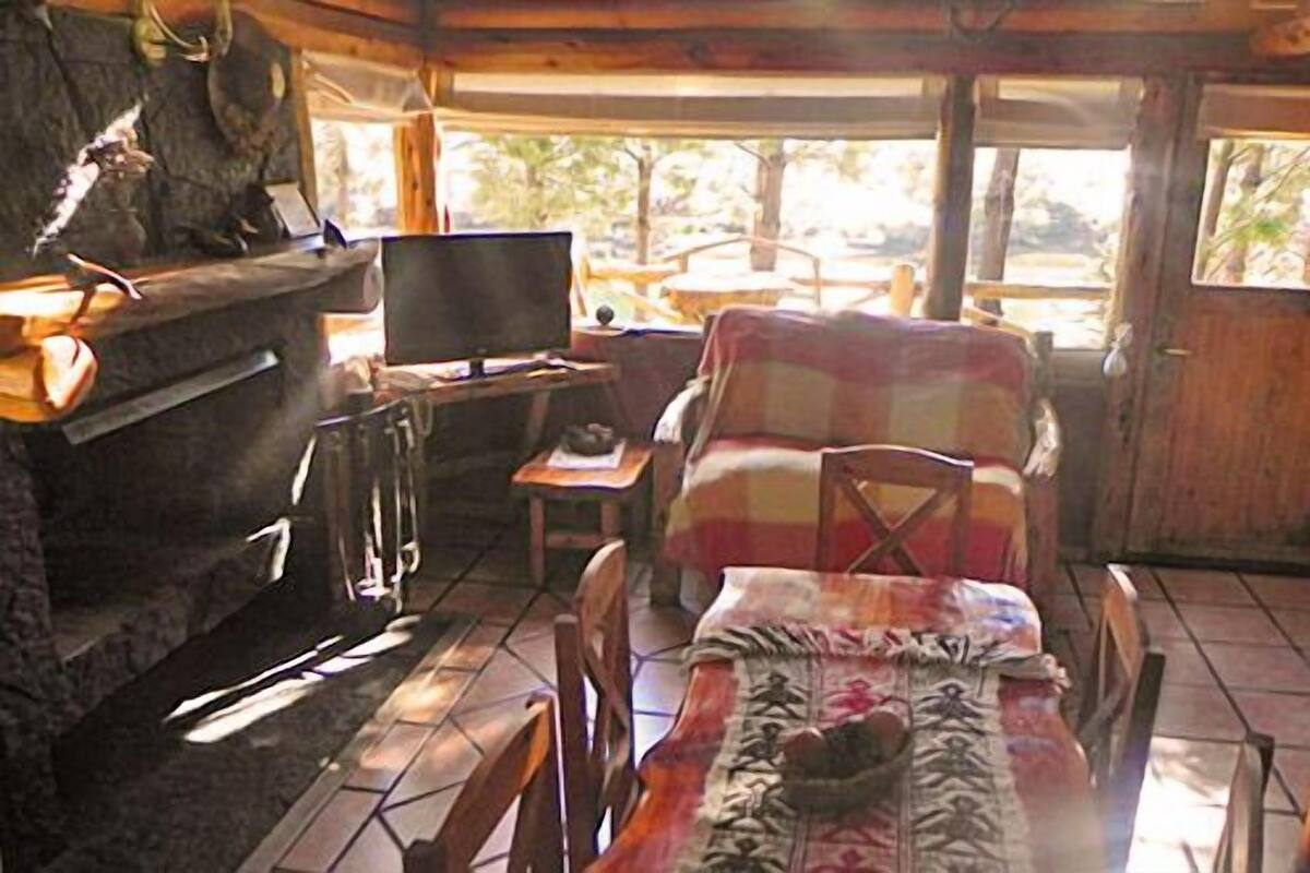 Bungalow (Nire) | Living area | Flat-screen TV, DVD player