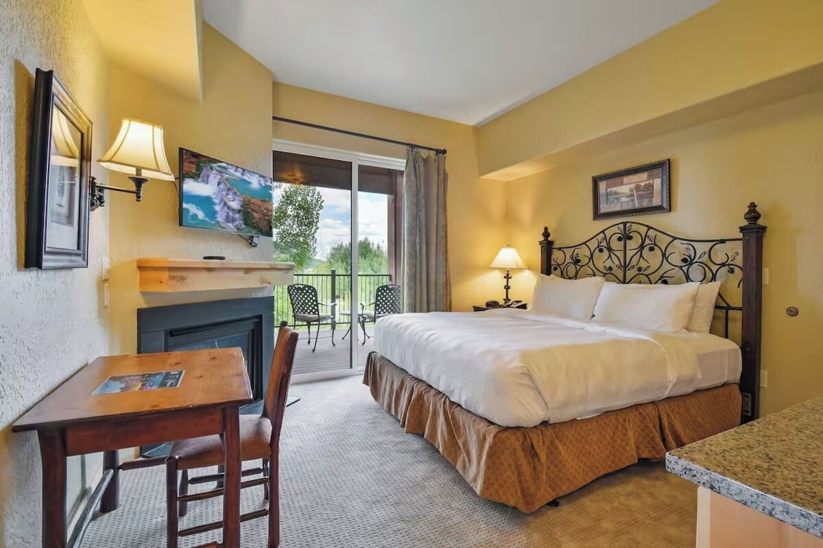 In-room safe, iron/ironing board