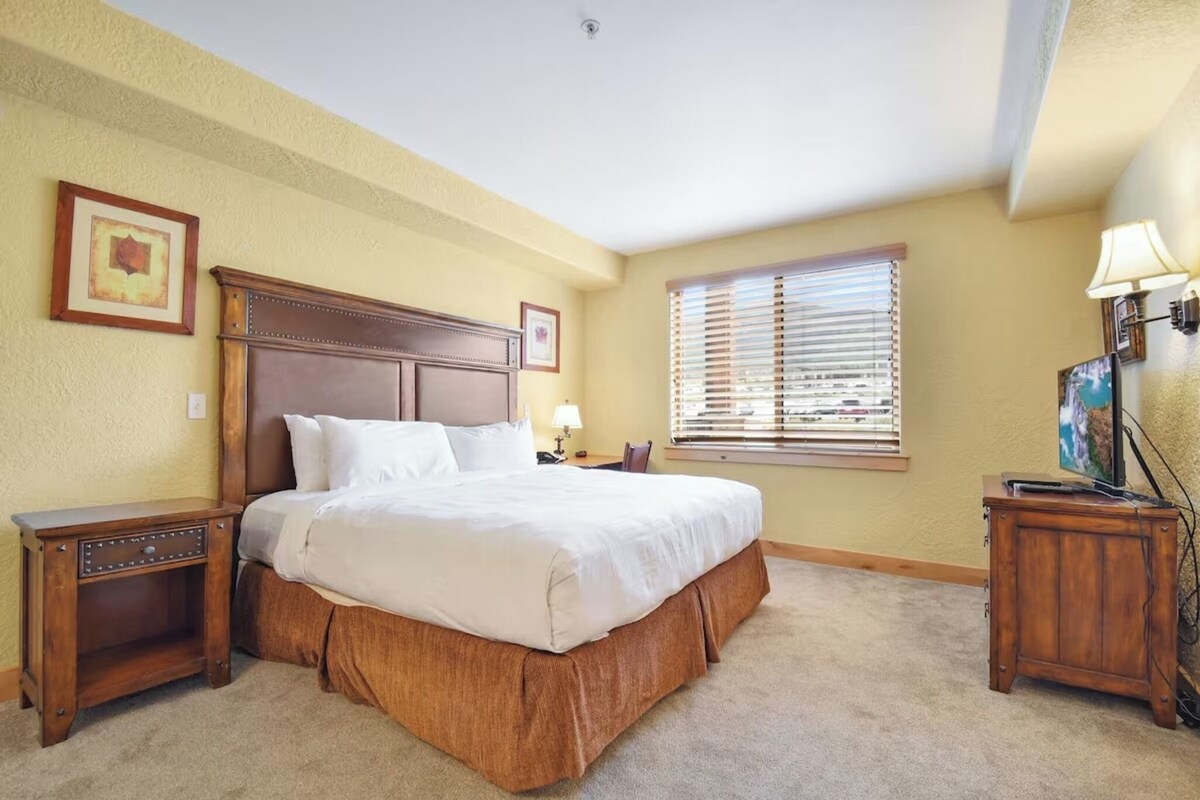 In-room safe, iron/ironing board