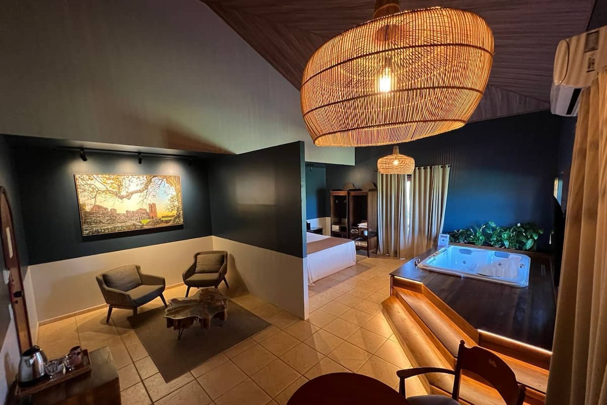 Suite Nascer do Sol | Minibar, desk, blackout drapes, WiFi (free)