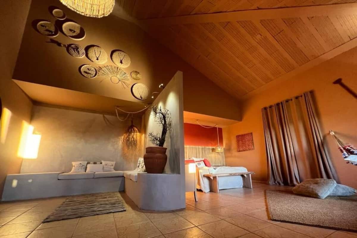 Suite, 1 soverom | Minibar, individuelt dekorert, skrivebord og blendingsgardiner