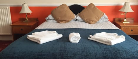 Fer et planche à repasser, Wi-Fi gratuit, draps fournis