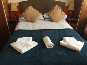 Iron/ironing board, free WiFi, bed sheets - The Welbeck Hotel (Westcliff-on-Sea)