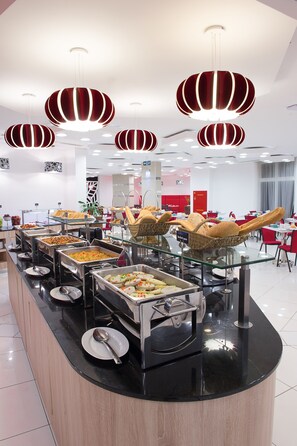 Daily buffet breakfast (NGN 5000 per person)