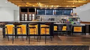 Lobby-lounge